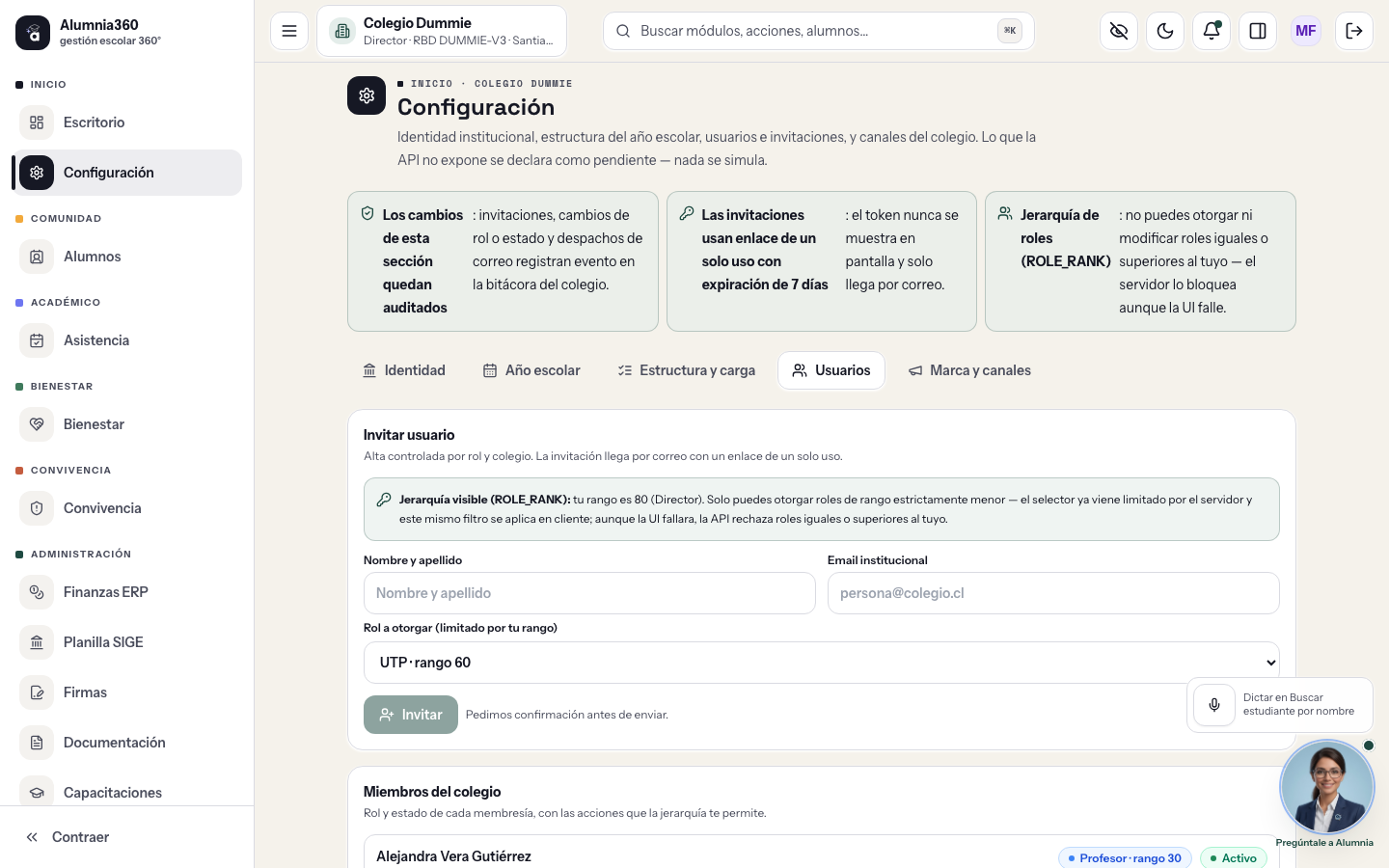 Módulo de Administración tecnológica de Alumnia360 con búsqueda de usuarios, roles y registros de actividad